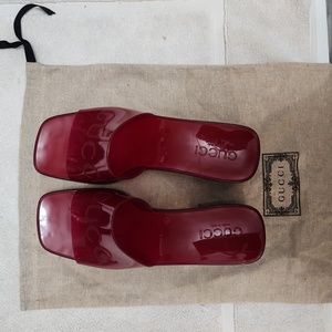 Gucci jelly sandal in red size 7